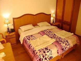Hotel Ladakh Continental Лех Екстериор снимка